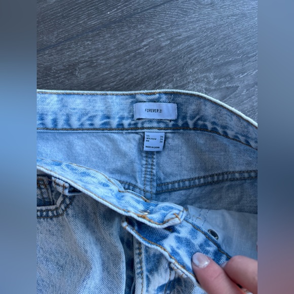 Distressed Mom Jeans - Picture 8 of 9